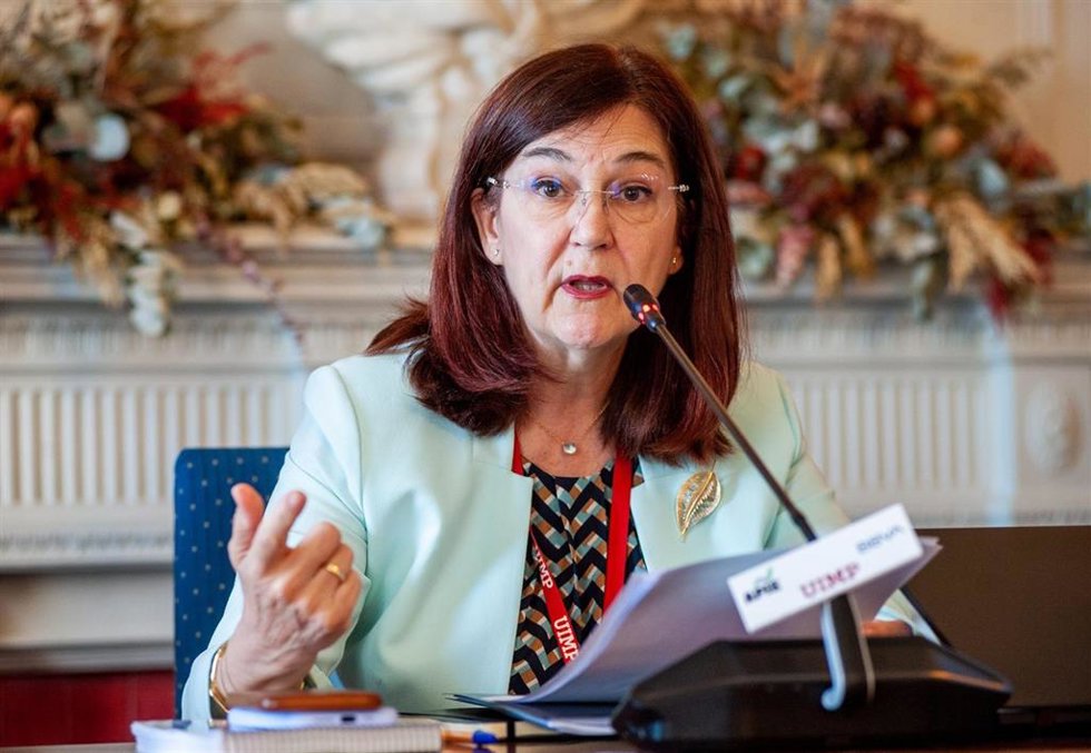 Archivo - La presidenta de la CNMC, Cani Fernández, en su intervención en los cursos de verano de la APIE, en la Universidad Internacional Menéndez Pelayo (UIMP)