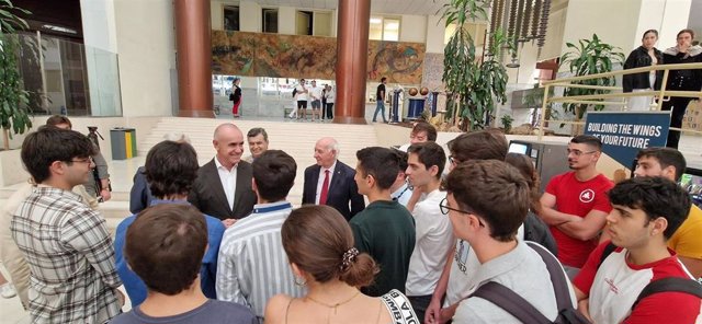 El alcalde de Sevilla, Antonio Muñoz, en el acto de la ETSI con motivo de las actividades por la Semana del Espacio.