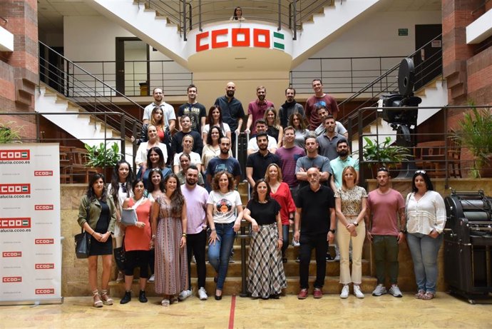 CCOO tacha de "Ley Instagram" la Ley de Juventud de la Junta: "Tiene muchos filtros, pero está vacía de contenido".
