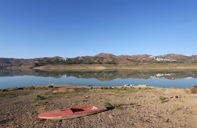 Archivo - El pantano de La Viñuela situado en el término de Vélez Málaga se acerca a sus cifras mínimas históricas donde el embalse se encuentra al 10% de su capacidad.