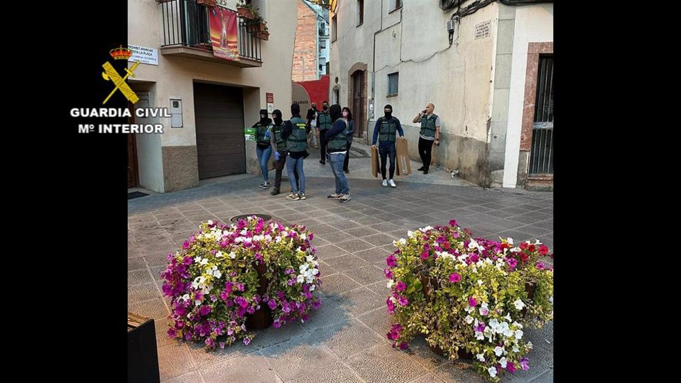 Agentes participan en el operativo antiterrorista