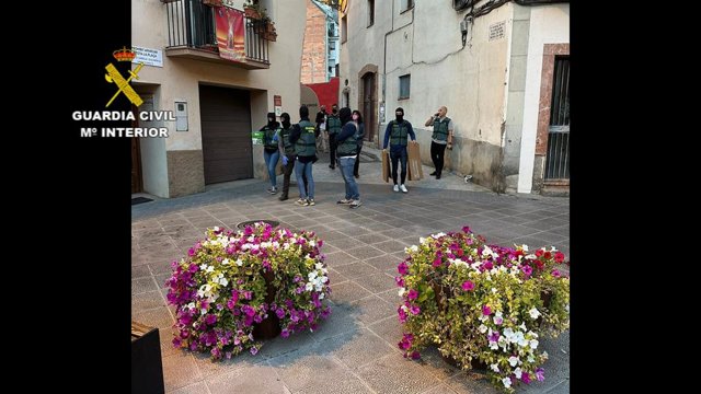 Uns agents en l'operatiu antiterrorista