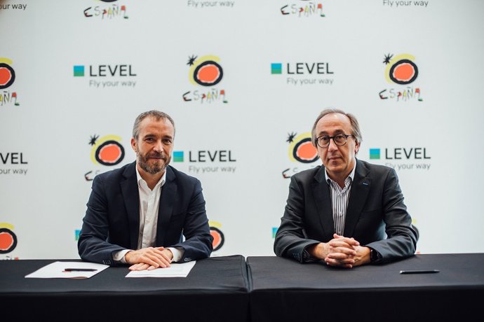 El director general de Turespaña, Miguel Sanz, y el consejero delegado de Level, Fernando Candela