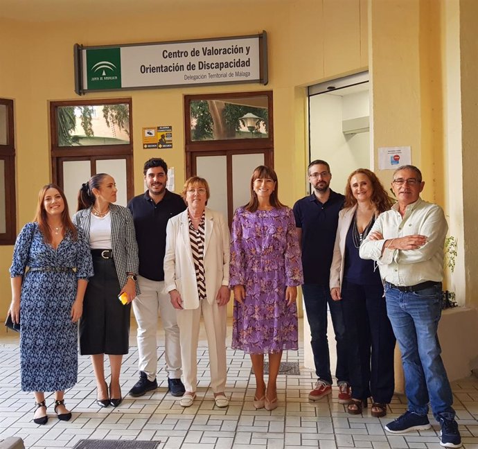 La firma ha tenido lugar en el Centro de Valoración y Orientación de la Junta en Málaga.