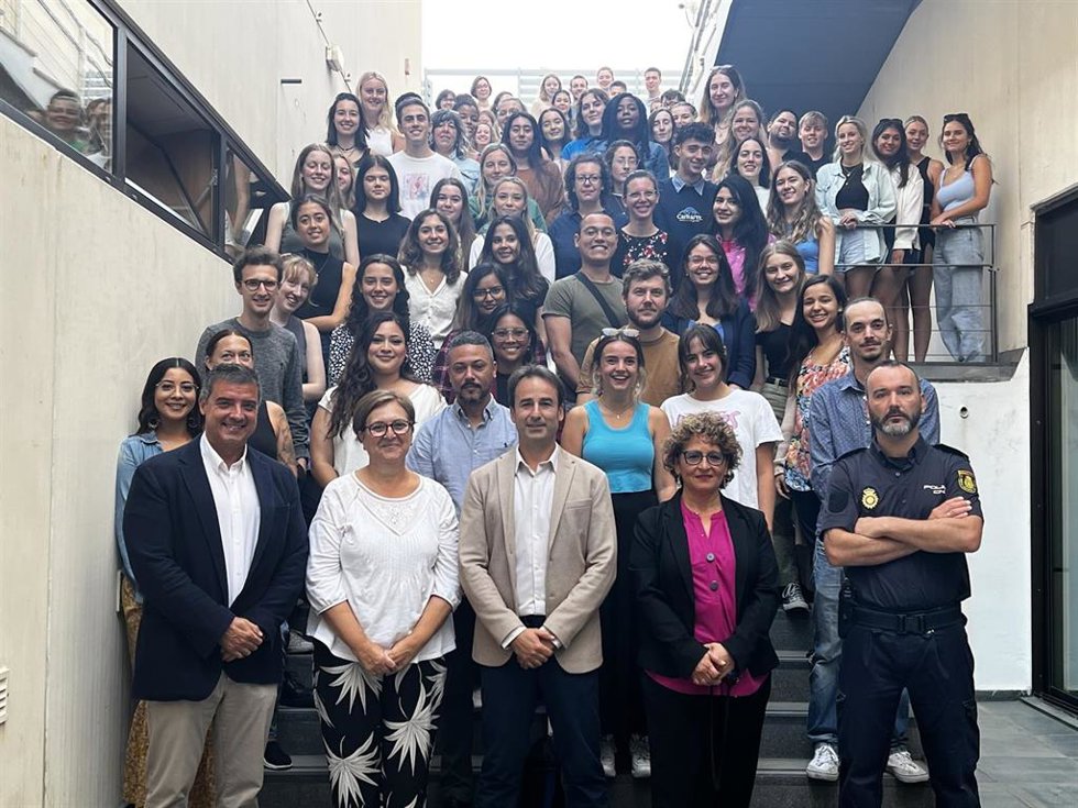 Imagen del recibimiento en Huelva de los auxiliares.