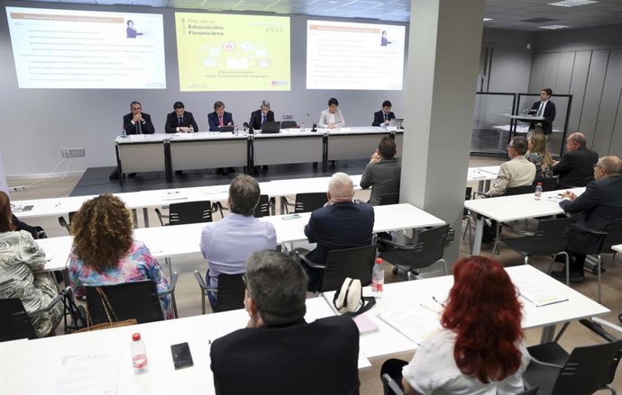 Actividades para la inclusión financiera de jóvenes y mayores marcan el nuevo curso del Proyecto Edufinet de Unicaja.