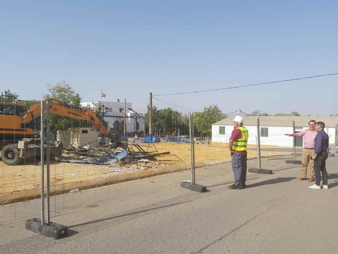 El alcalde de Carmona, Juan Ávila, y el concejal de Obras, Juan Carlos Ramos, han supervisado este jueves los trabajos.