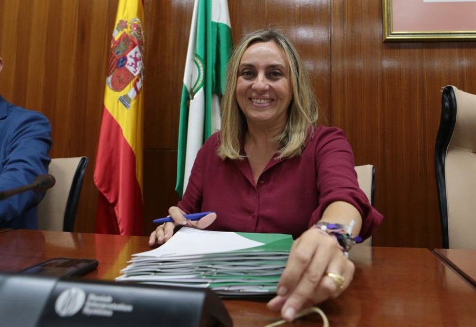 La consejera de Fomento, Articulación del Territorio y Vivienda, Marifrán Carazo, en comisión parlamentaria.