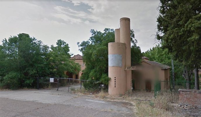 Archivo - Entrada al campamento de Monte la Reina.