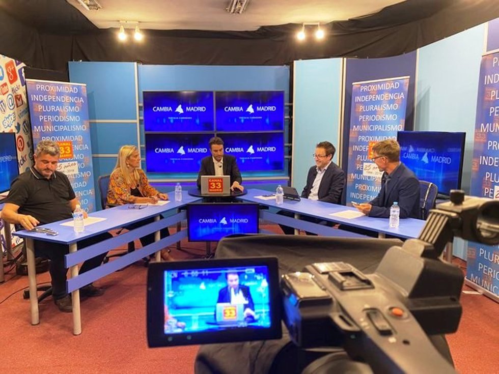Mesa De Alcaldes Celebrada Anoche En Canal 33 TV De Madrid Con Los Alcaldes Mariola Vargas (Villalba), Juan Jesús Del Valle (Algete) Y Víctor Manuel López (Batres); Y En La Que También Ha Participado El Director De 'Crónica Norte', Ángel Sánchez