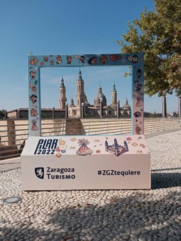 El Ayuntamiento instala un 'photocall' en el balcón de San Lázaro durante las Fiestas del Pilar 2022