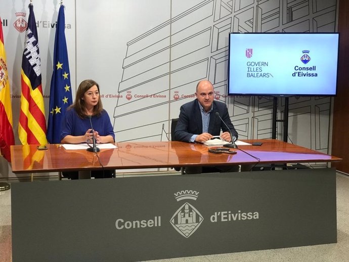 Archivo - La presidenta del Govern, Francina Armengol, y el presidente del Consell de Ibiza, Vicent Marí. 