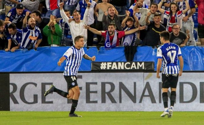 Archivo - Los jugadores del Deportivo Alavés celebrando un gol en liga
