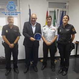 El rector de la Universidad de Córdoba (UCO), Manuel Torralbo, visita la Comisaría Provincial de Policía Nacional en la capital, donde ha sido recibido por el comisario principal, el jefe provincial Carlos E. Serra.