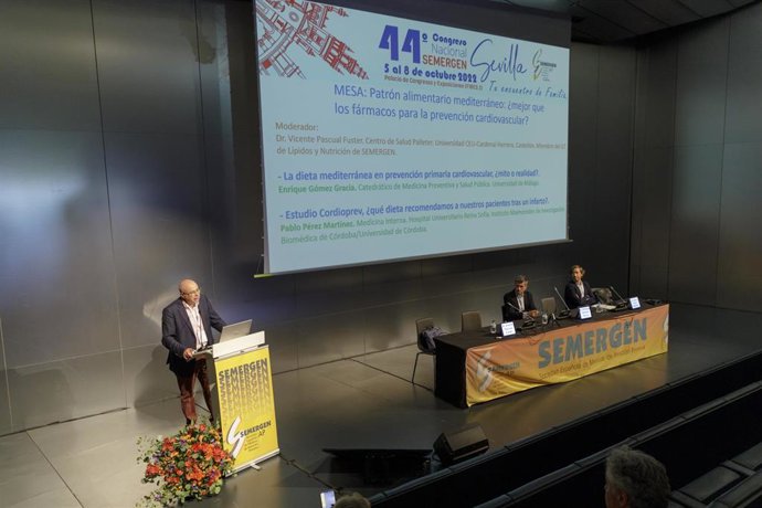 Mesa 'Patrón alimentario mediterráneo: ¿mejor que los fármacos para la prevención cardiovascular?', en el marco del 44 Congreso Nacional de Semergen