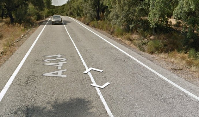 La carretera A-434 a su paso por Cala.