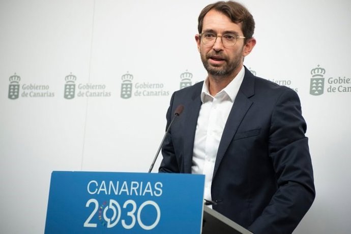 El viceconsejero de Presidencia del Gobierno de Canarias, Antonio Olivera, en rueda de prensa