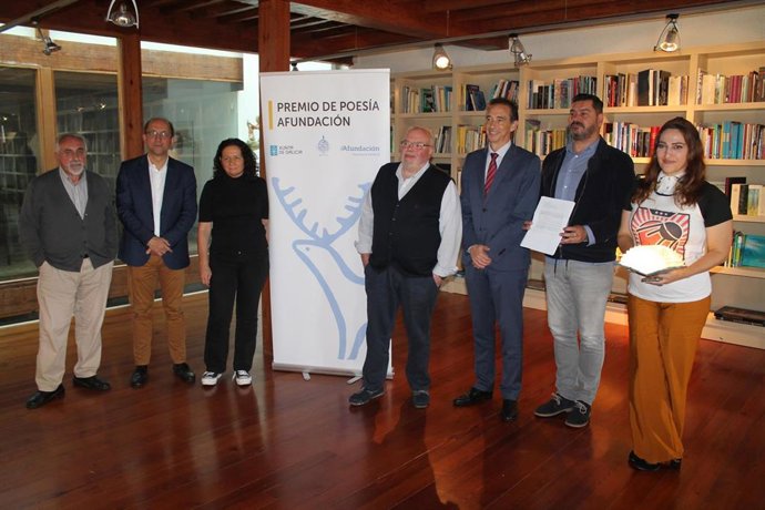 Ledicia Costas, ganadora con el poemario 'Ultraluz' la XX edición del Premio Poesía Afundación