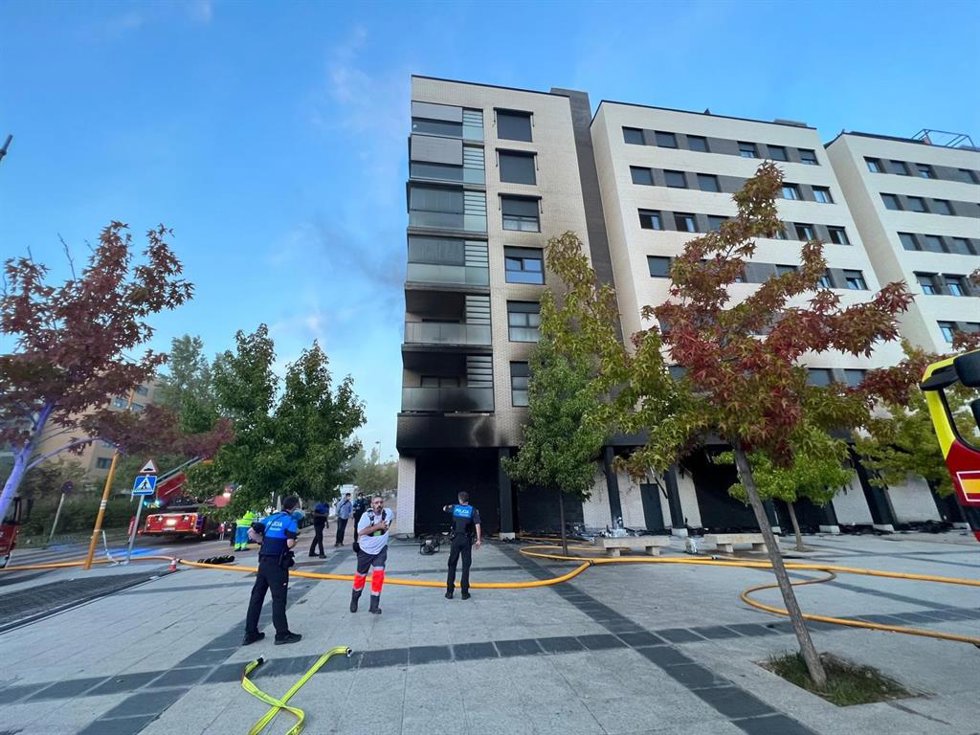 Explosión e incendio en un local comercial de Alcorcón.-