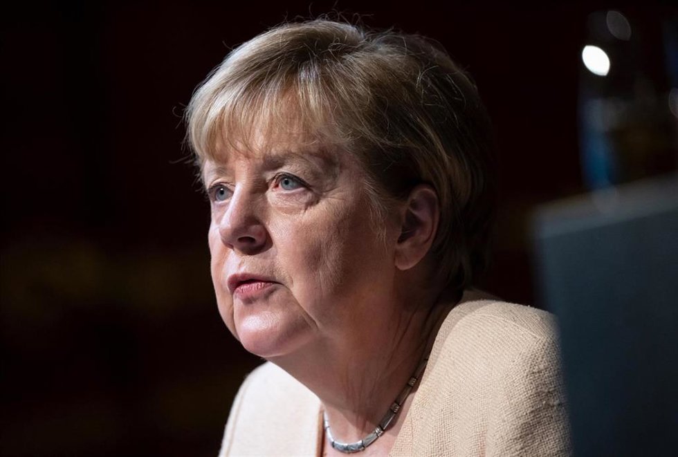 La ex canciller alemana Angela Merkel habla durante una ceremonia para conmemorar el 77 aniversario del periódico Sueddeutsche Zeitung