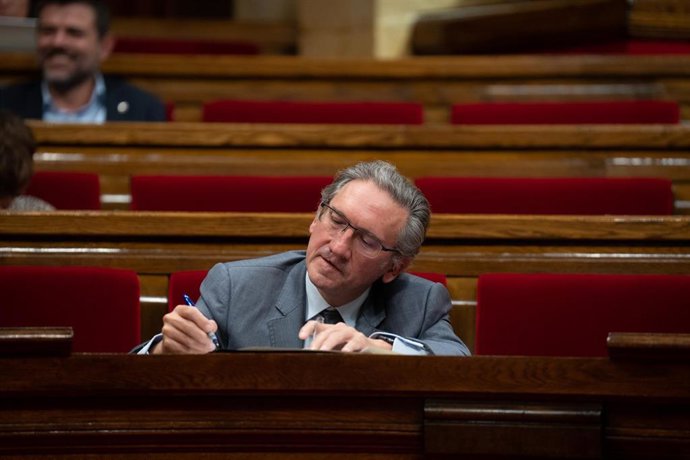 El conseller de Economía y Hacienda de la Generalitat, Jaume Giró, durante una sesión plenaria en el Parlament de Catalunya, a 6 de octubre de 2022, en Barcelona, Cataluña (España). Durante el pleno ha tenido lugar el debate de totalidad de la Propuesta