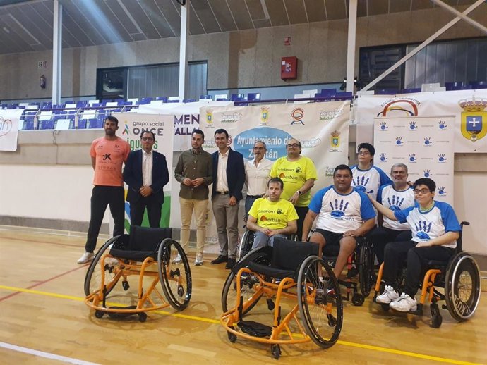 Fundación ONCE dona dos sillas de ruedas a Inclusport CyL para promover el balonmano paralímpico.