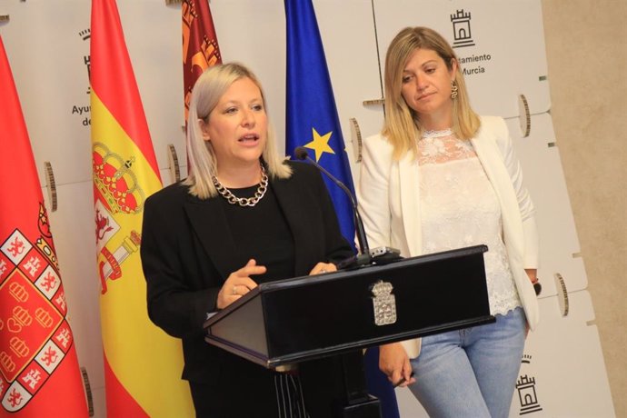 La la concejala de Pedanías y Barrios, Recursos Humanos y Desarrollo Urbano del Ayuntamiento de Murcia, Ainhoa Sánchez, en rueda de prensa