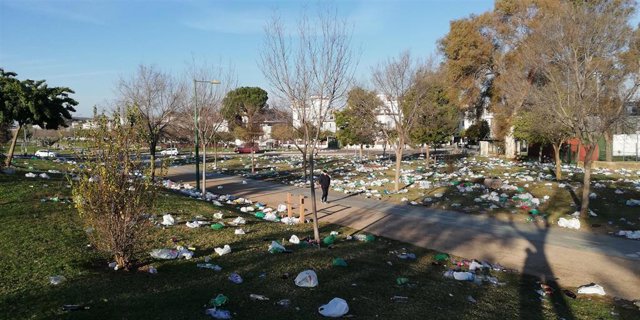 Imagen del Parque del Guadaíra tras una botellona.