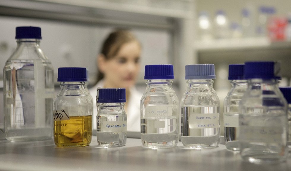 Archivo - Personal investigador en las instalaciones de la Fundación Progreso y Salud, archivo