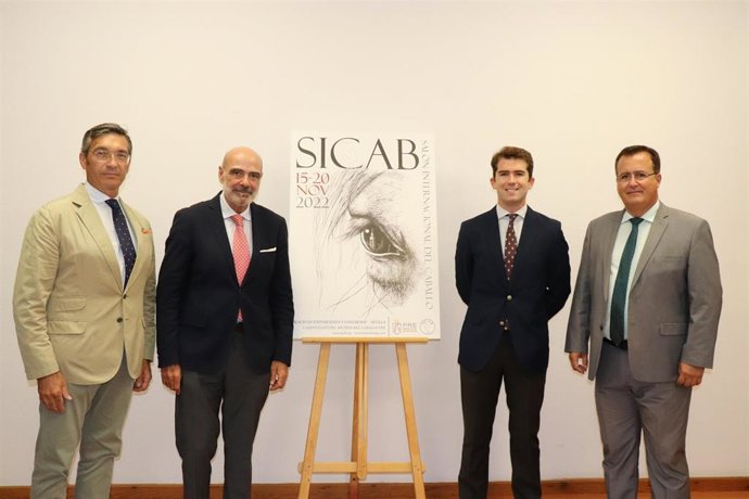Presentación del cartel oficial del Sicab 2022 por parte del delegado Juan Carlos Cabrera; el presidente y vicepresidente de Ancce, José Juan Morales y Gregorio Aranda, y el cartelista Francisco Gil.