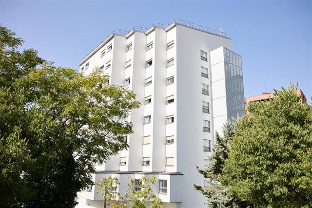 Edificio del Colegio Mayor Elías Ahúja, en Madrid (España). 