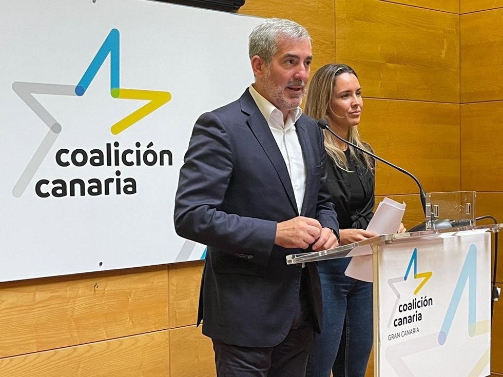 El secretario de CC, Fernando Clavijo, y la diputada de CC en el Congreso María Fernández
