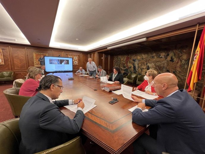 El Ayuntamiento de León adquiere 24 aparcamientos seguros para bicis y VMP.