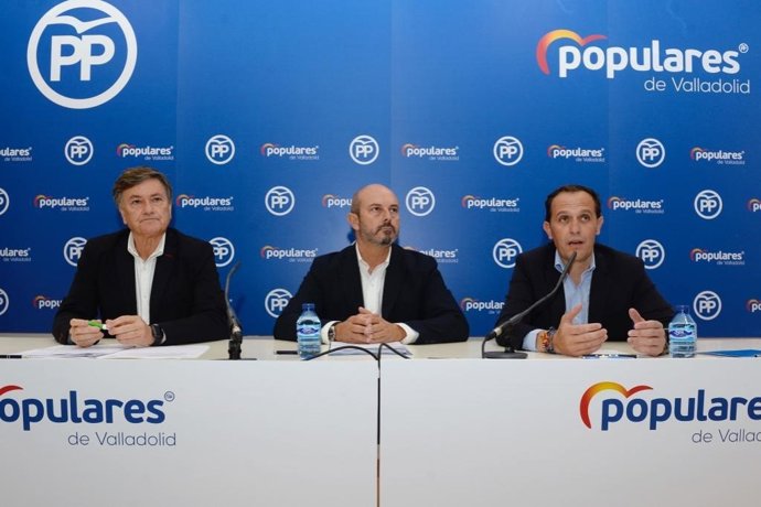 Vázquez, Rollán e Íscar en la rueda de prensa celebrada en la nueve sede provincial del partido