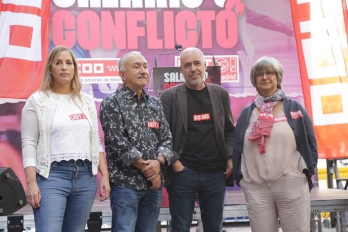 Concentración de CCOO y UGT por el Día del Trabajo Decente.