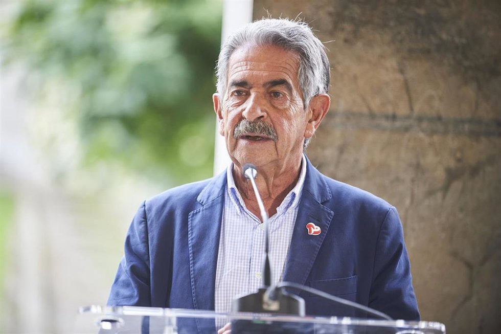 Archivo - El presidente del Gobierno de Cantabria, Miguel Ángel Revilla