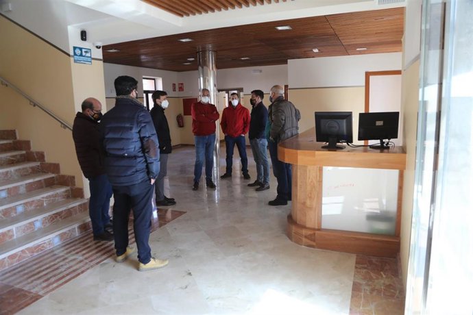 Visita del presidente de la Diputación de Cáceres y miembros del equipo de Gobierno a la Hospedería la Serrana en febrero de 2021