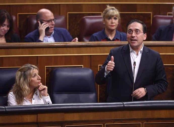 El ministro de Asuntos Exteriores, Unión Europea y Cooperación, José Manuel Albares, interviene durante la sesión de control al Gobierno del Pleno del Congreso, a 5 de octubre de 2022, en Madrid (España). 