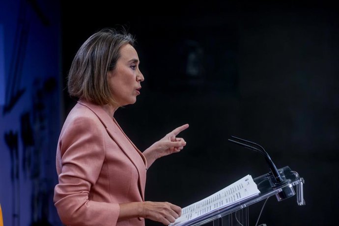 La secretaria general del PP y portavoz del Grupo Popular en el Congreso, Cuca Gamarra, ofrece una rueda de prensa posterior a la Junta de Portavoces, en el Congreso de los Diputados, a 4 de octubre de 2022, en Madrid (España).