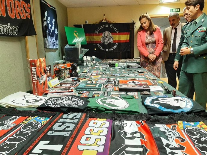 La delegada del Gobierno en Castilla y León, Virginia Barcones, junto al subdelegado del Gobierno en Burgos, Pedro de la Fuente, y representantes de la Guardia Civil en esta provincia.