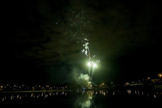 Archivo - Fuegos artificiales