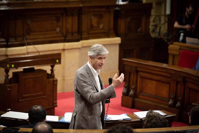 Imagen de archivo - El conseller de Salud, Josep María Argimon, interviene en un pleno del Parlament, a 6 de julio de 2022 (España). 