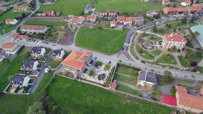 Archivo - Vista aérea de un municipio cántabro