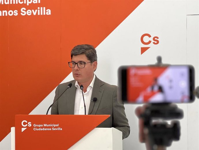 Pimentel en rueda de prensa