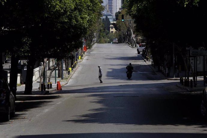 Archivo - Una calle de la capital de Líbano, Beirut, durante el confinamiento por la pandemia de coronavirus