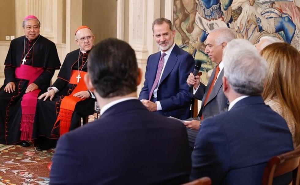 El cardenal Carlos Osoro, el nuncio de Su Santidad en España y representantes de SOMOS Community Care, en audiencia con el Rey Felipe VI.