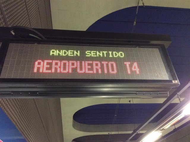 Archivo - Metro de Madrid. Línea 8