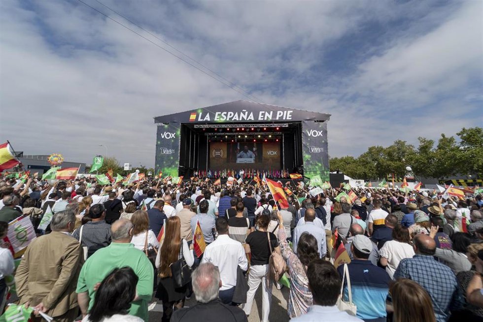 Archivo - Público en el evento de Vox Viva 21, en IFEMA, a 10 de octubre de 2021