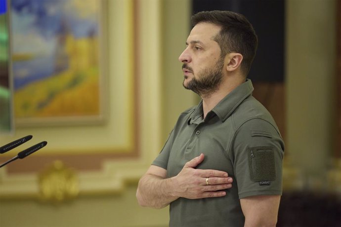 16 September 2022, Ukraine, Kiev: Ukrainian President Volodymyr Zelensky stands for the national anthem during a ceremony honoring the State Rescue Service and awarding the "Rescuer of the Year" award at the Mariinskyi Palace. Photo: Presidential Press 