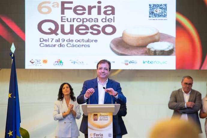 Vara en la inauguración de la XXVIII edición de la semana de la Torta del Casar y VI Feria Europea del Queso